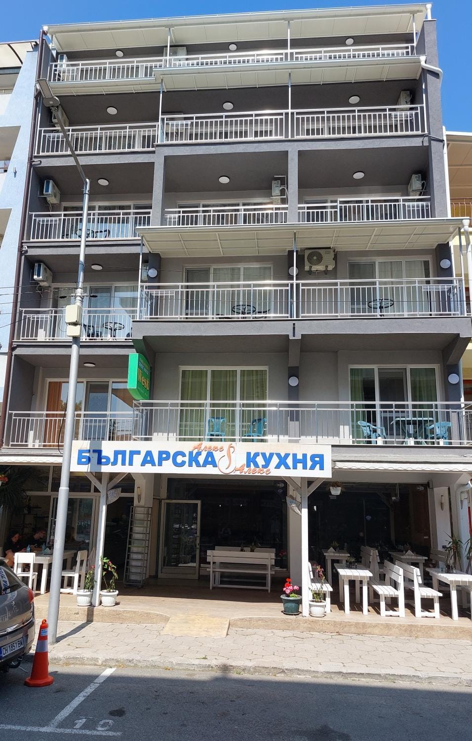 Facade/entrance