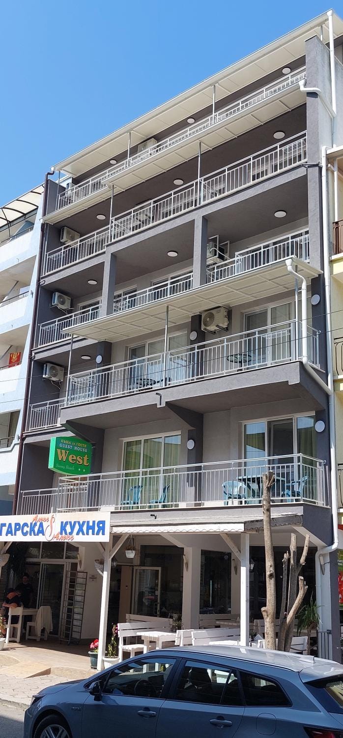 Facade/entrance, Street view, air conditioner