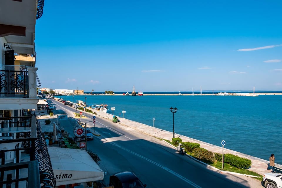 Sea view, Street view