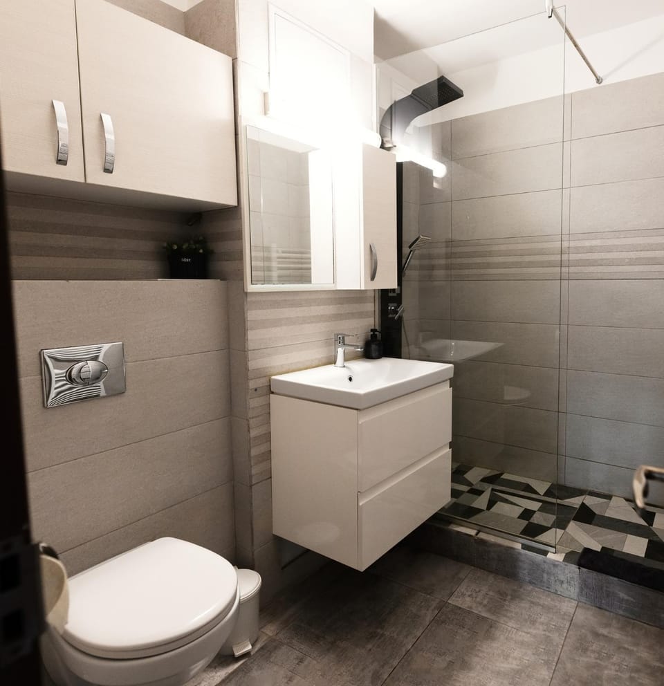 Shower, Toilet, Bathroom