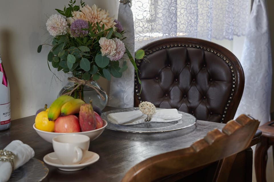Dining area, Meals