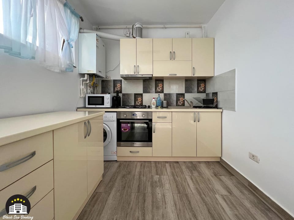 Kitchen or kitchenette, microwave, oven, stove