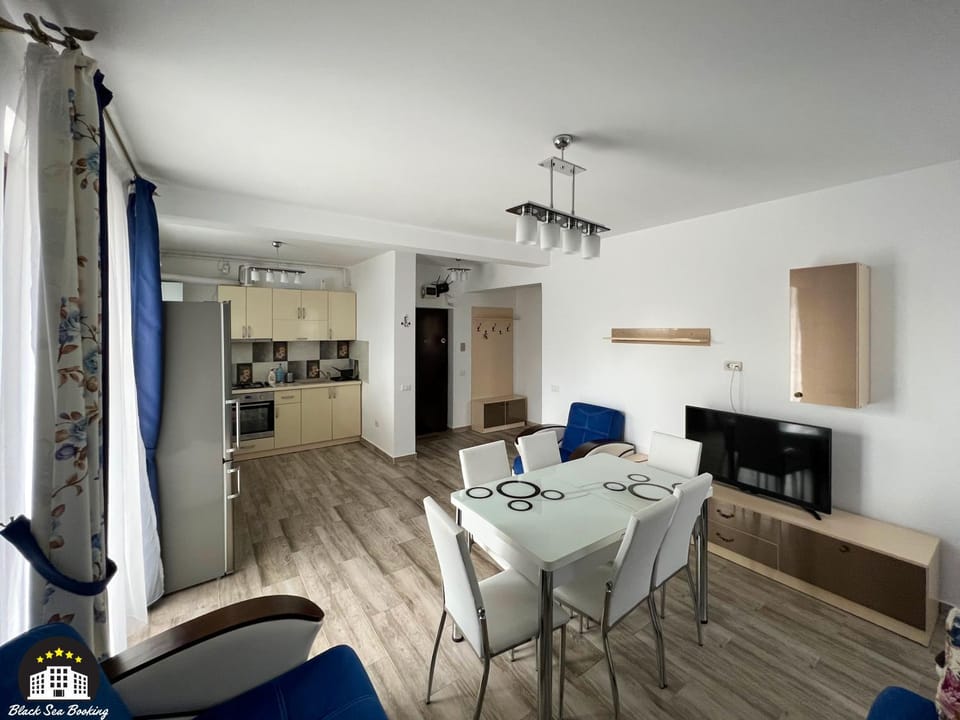 Kitchen or kitchenette, Living room, Seating area, Dining area, stove