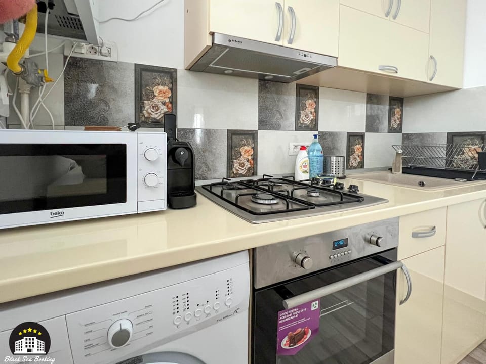 Kitchen or kitchenette, stove, toaster, washing machine