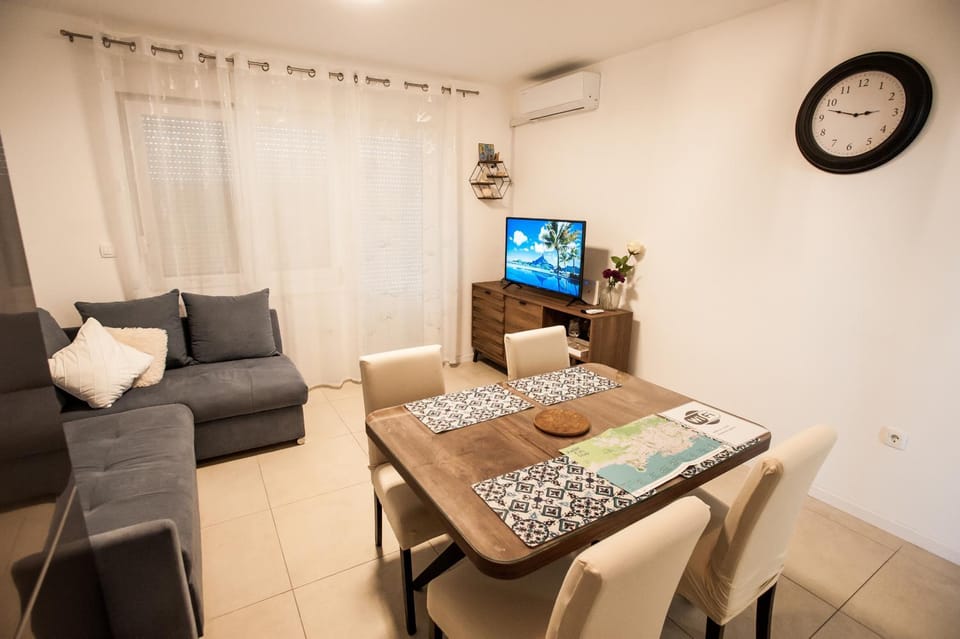 TV and multimedia, Dining area