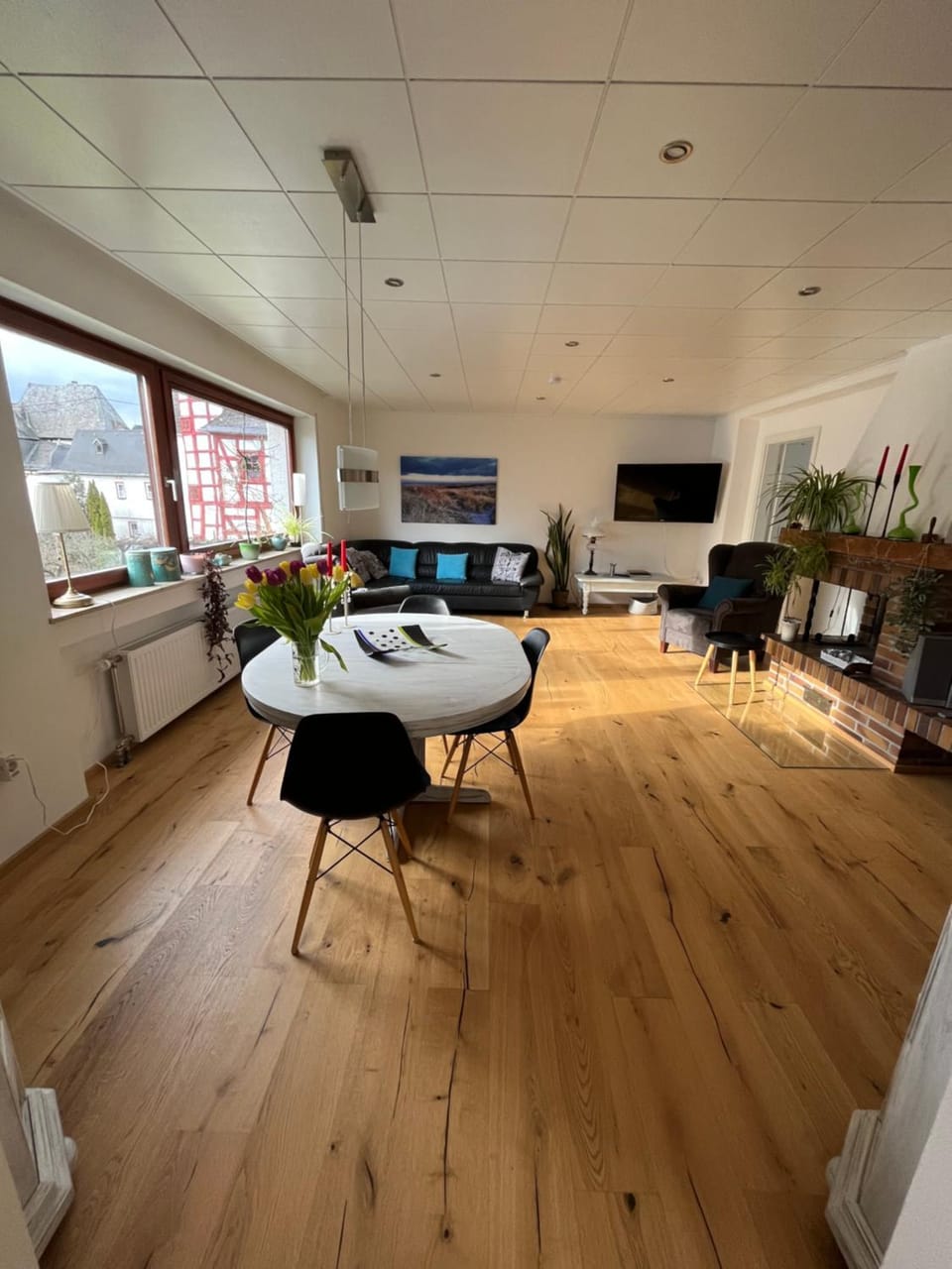 TV and multimedia, Living room, Seating area, Dining area, Evening entertainment