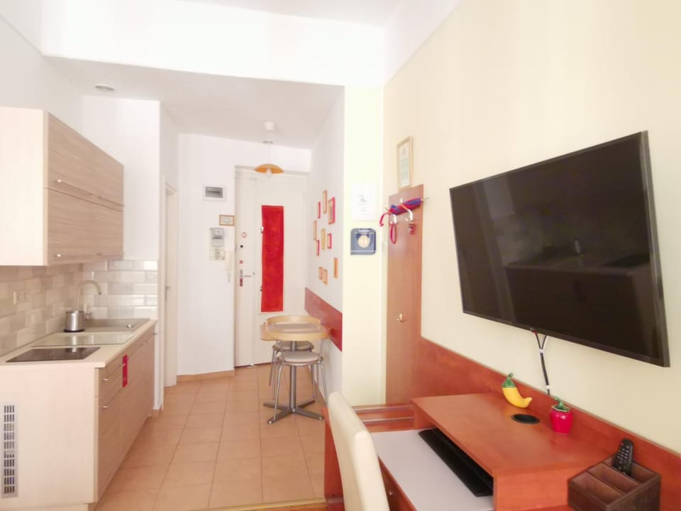 Communal lounge/ TV room, TV and multimedia, Kitchen or kitchenette, Dining area, Communal kitchen