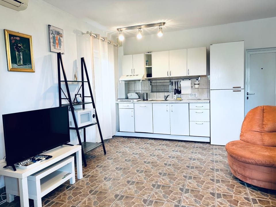 Kitchen or kitchenette, Living room, Dining area, pet friendly