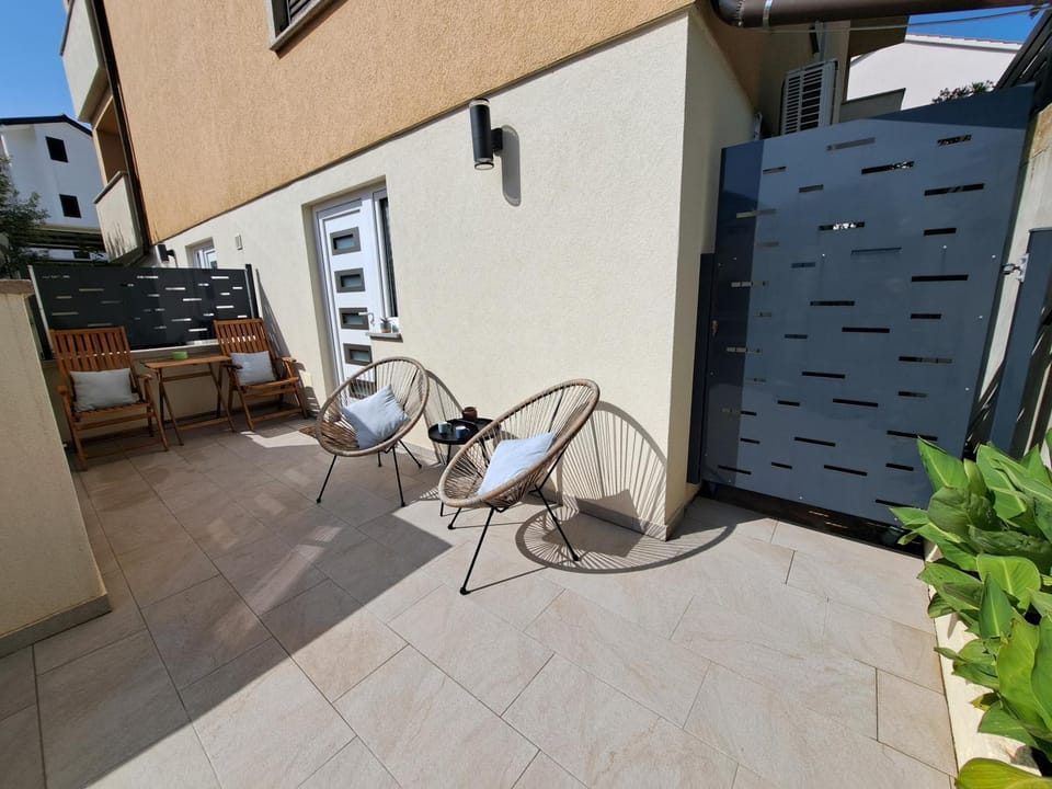Patio, Seating area