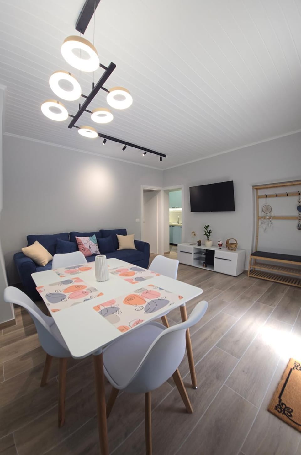 TV and multimedia, Living room, Seating area, Dining area, Evening entertainment