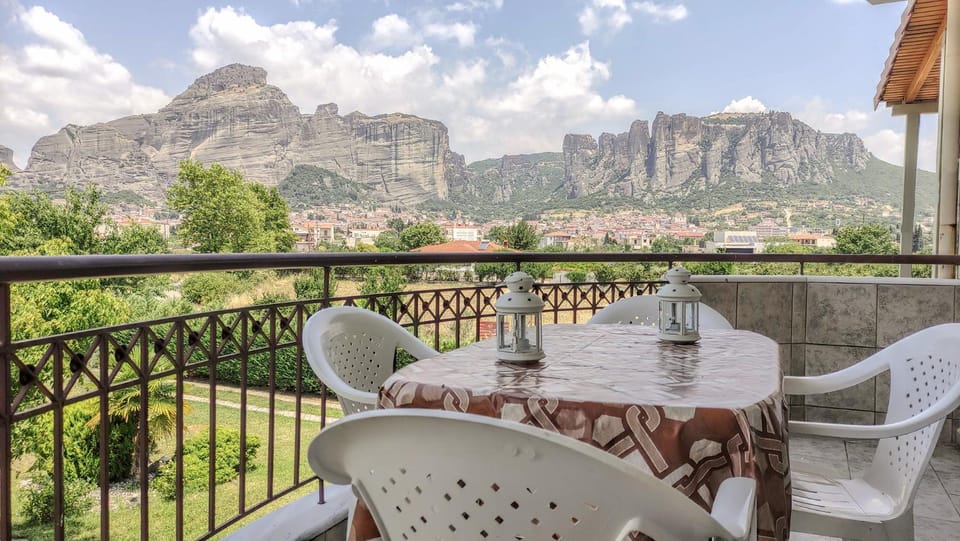 Balcony/Terrace, Mountain view