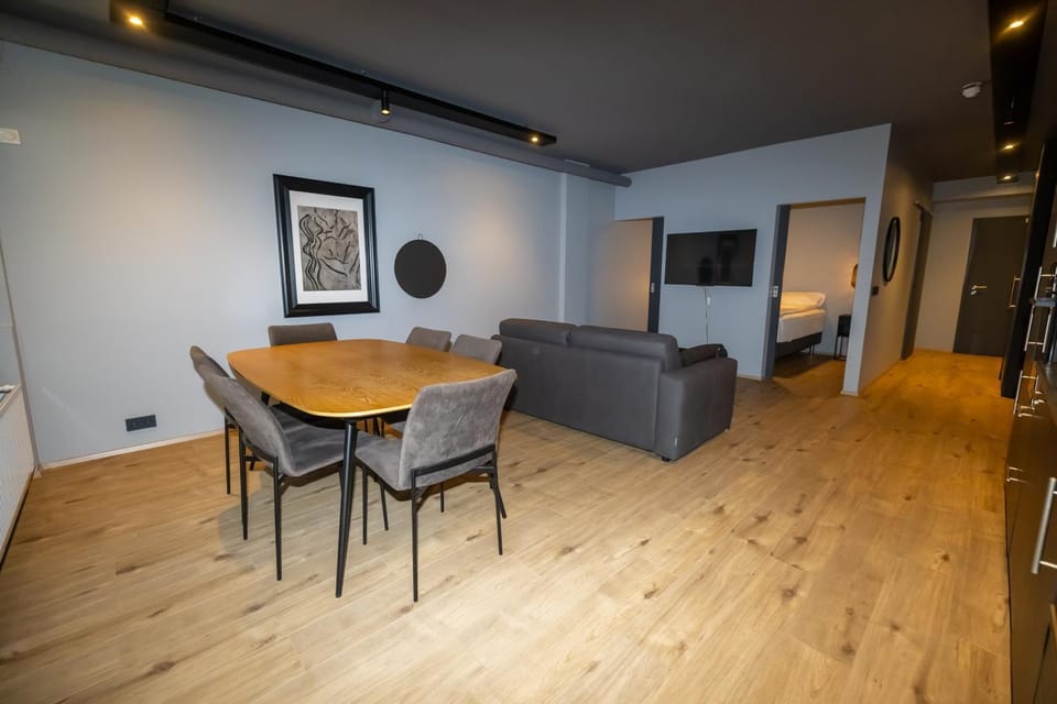 TV and multimedia, Living room, Seating area, Dining area