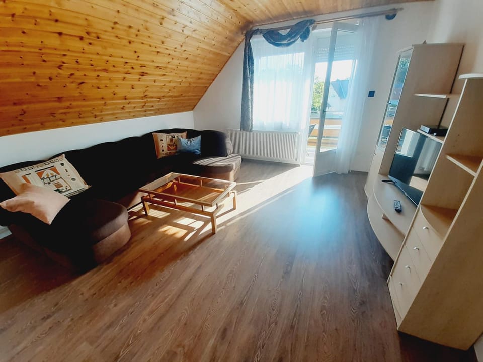 Estike nyaraló merevfalú kerti medencével Apartment in Hungary