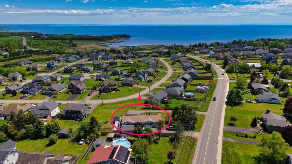 Lee's Ocean Peek B & B Bed and Breakfast in Prince Edward County