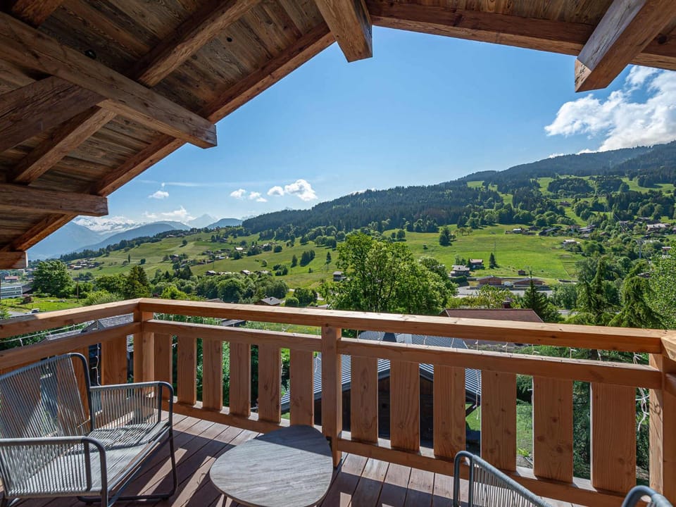 Chalet Luxe 12 Pers. Face aux Pistes avec Skiroom, Garage, Salle de Sport et Services Inclus - FR-1-569-19 Chalet in Combloux