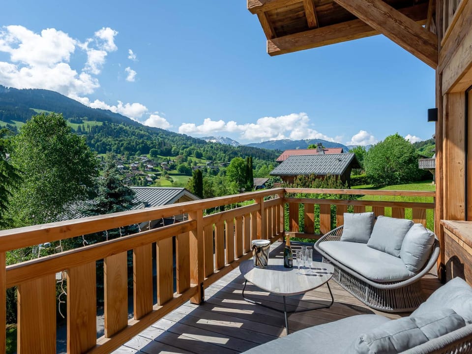 Chalet Luxe 12 Pers. Face aux Pistes avec Skiroom, Garage, Salle de Sport et Services Inclus - FR-1-569-19 Chalet in Combloux