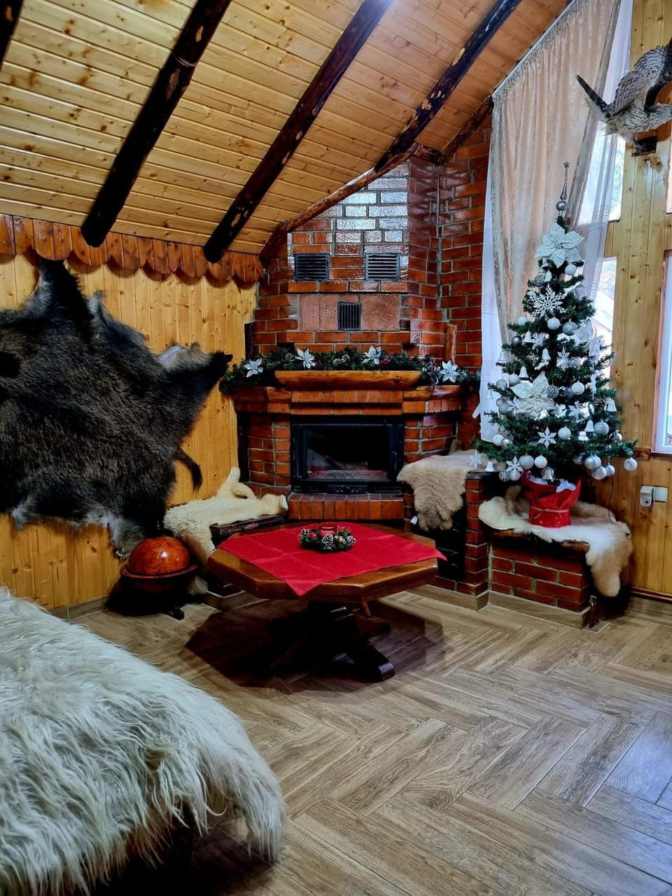 Căbănuța Cocoțată Bed and Breakfast in Brașov County