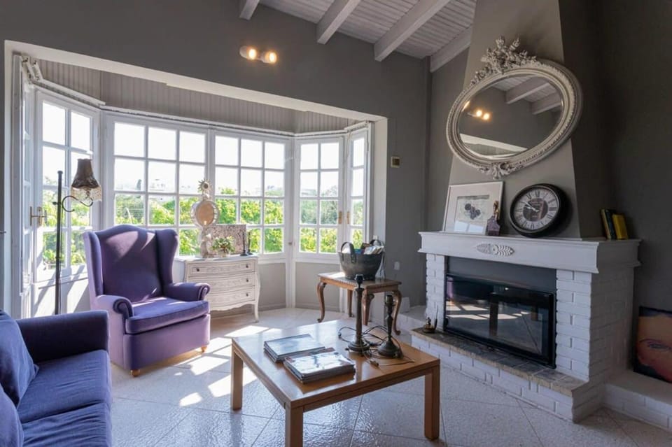 Living room, Seating area, fireplace