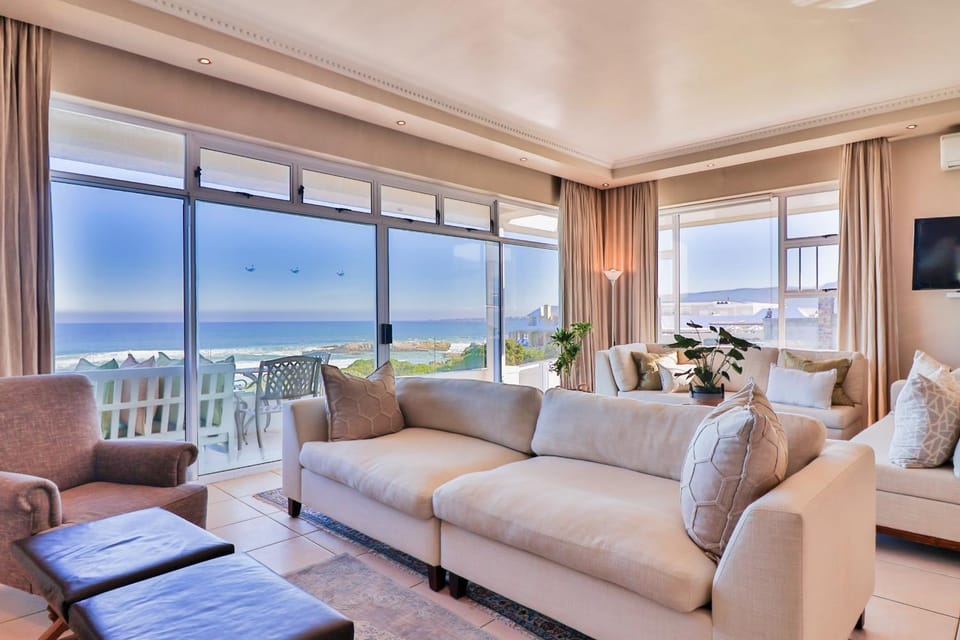 Communal lounge/ TV room, TV and multimedia, Living room, Seating area, Sea view