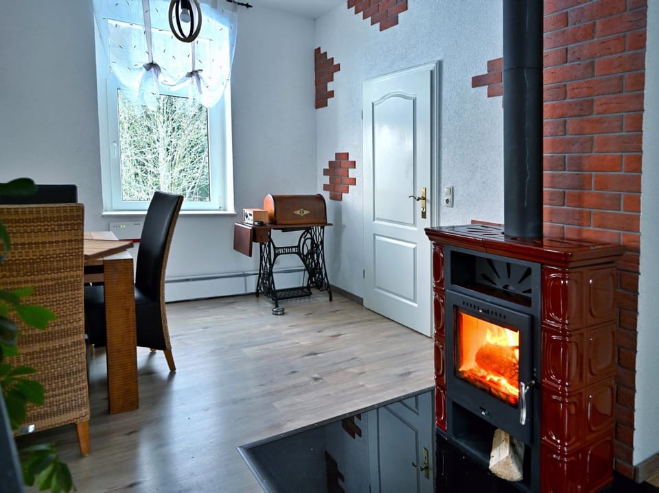 Kitchen or kitchenette, Seating area, Dining area, flat iron