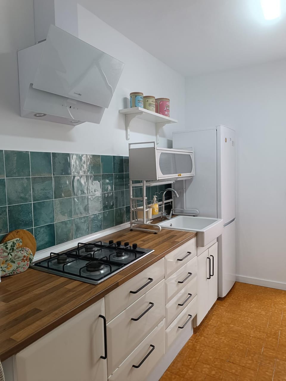 Property building, Kitchen or kitchenette, kitchen