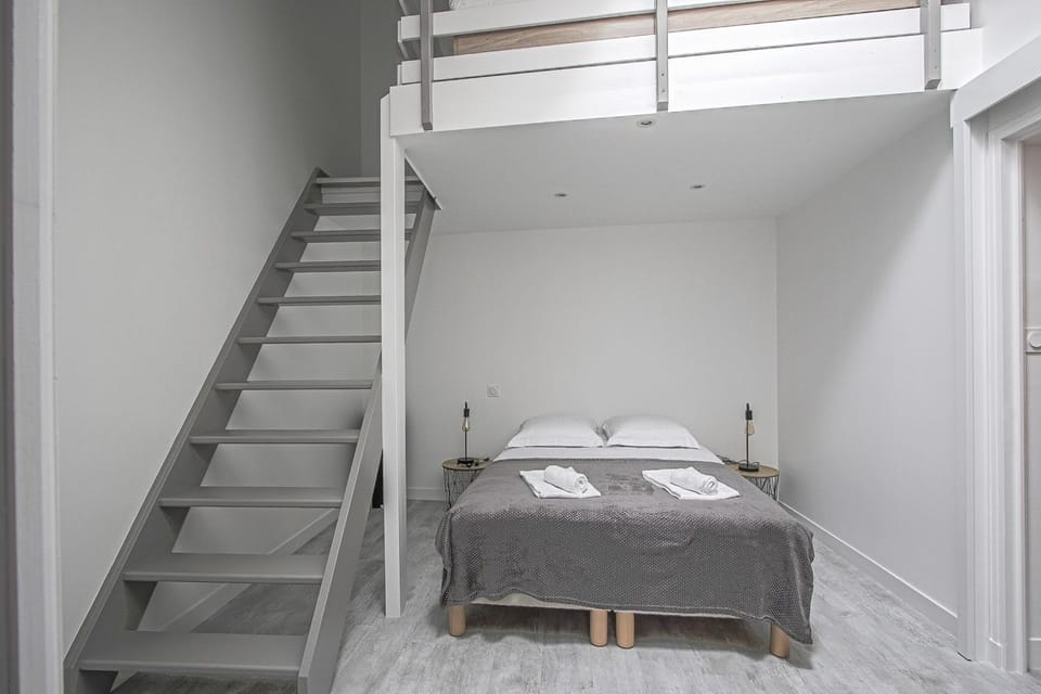 Bed, Photo of the whole room, Bedroom