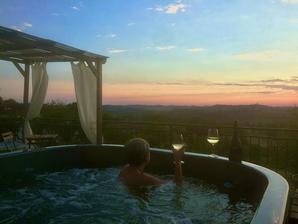Hot Tub, Swimming pool
