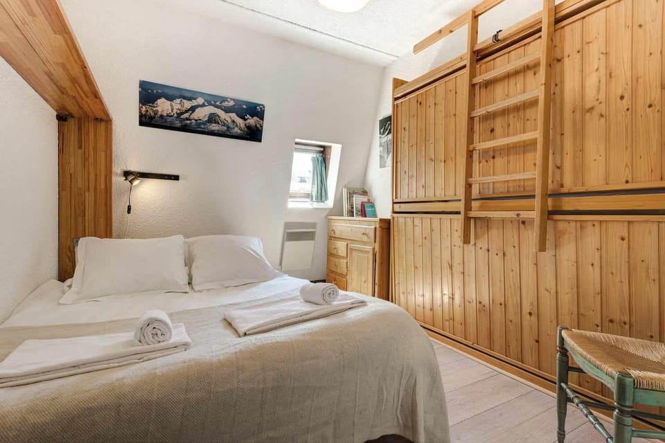 Apartment Lachenal, Alpes Agency, Central Chamonix, Sleeps 2-4 Apartment in Chamonix
