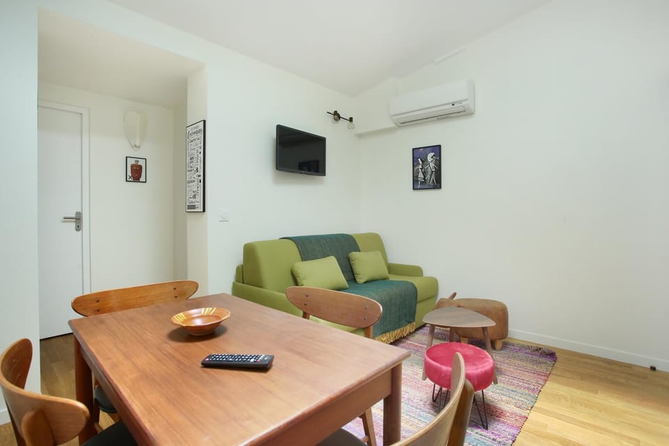 TV and multimedia, Seating area, Dining area, air conditioner