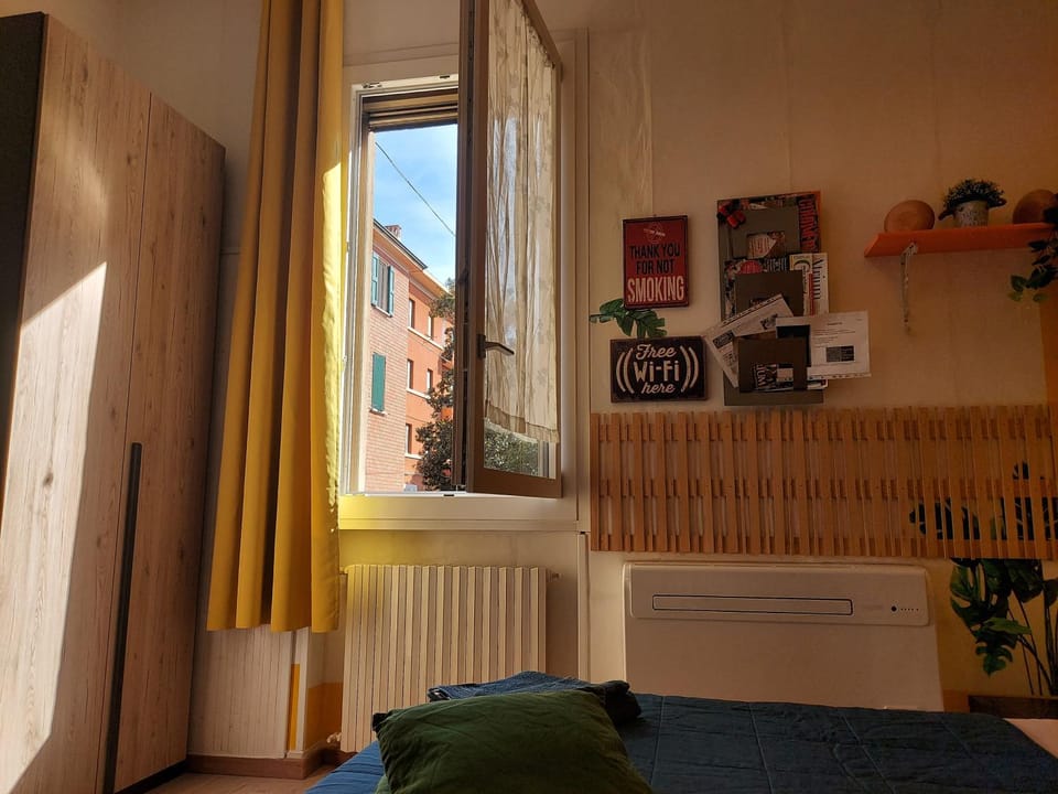 Bed, Photo of the whole room, Bedroom, internet, air conditioner