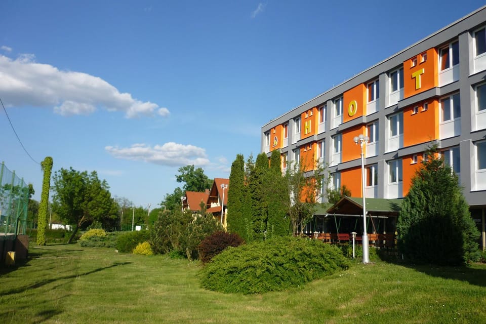 Property building, Facade/entrance, Day, Garden