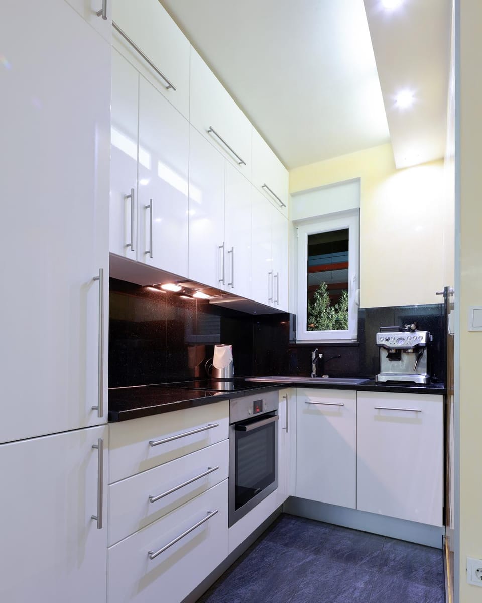Kitchen or kitchenette, oven, stove