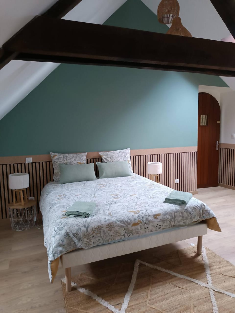 Bed, Photo of the whole room, Bedroom