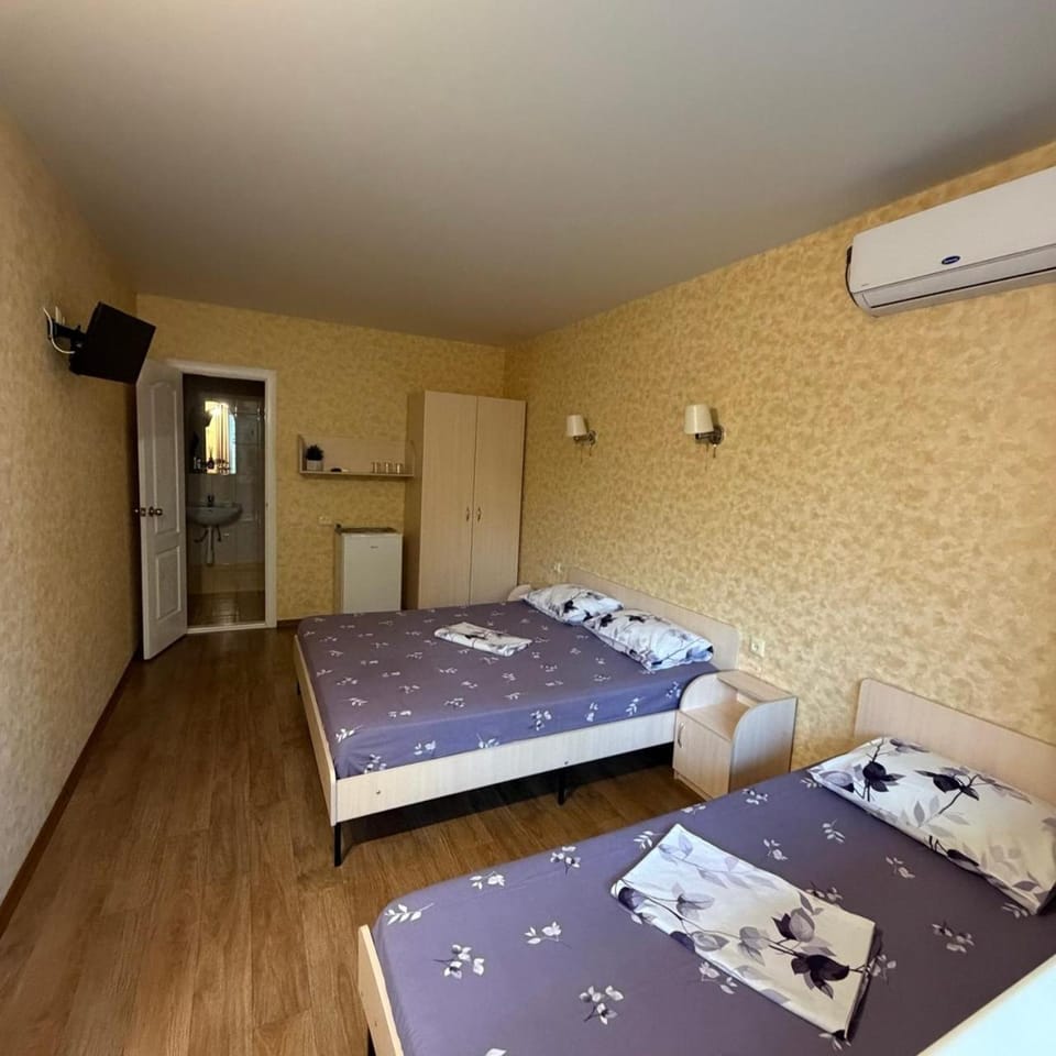 Bed, TV and multimedia, Bedroom, air conditioner