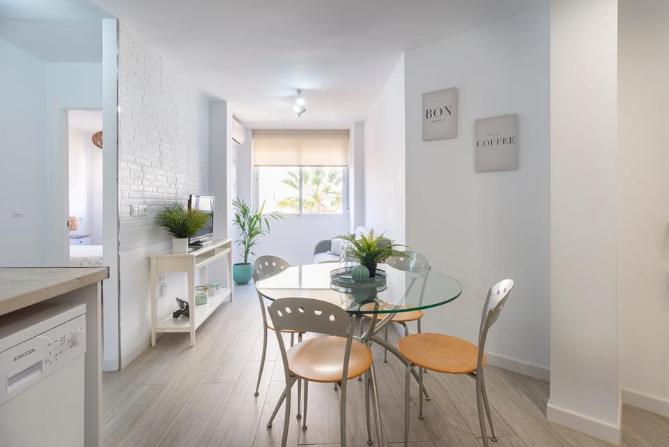 TV and multimedia, Living room, Photo of the whole room, Seating area, washing machine