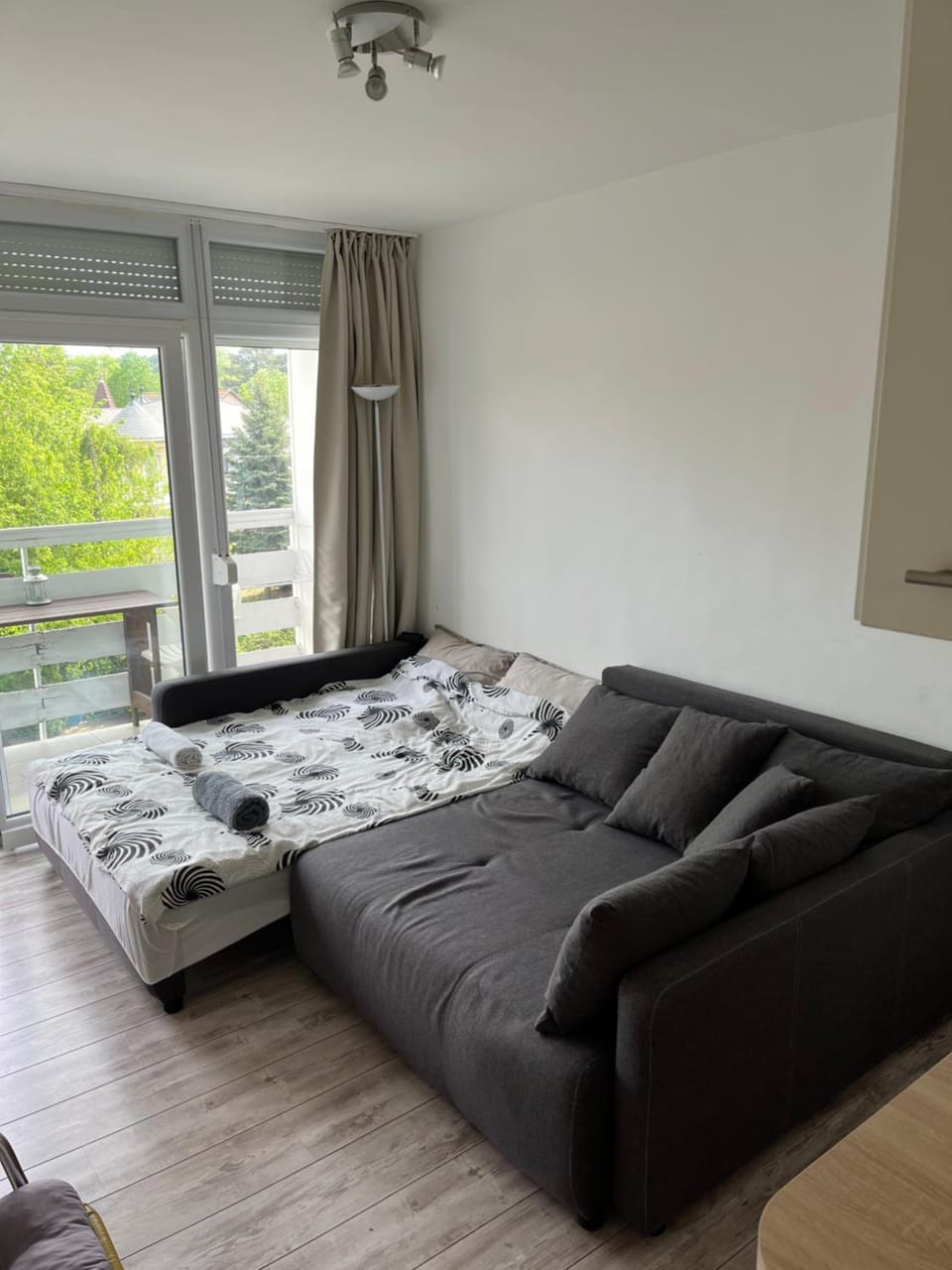 Bed, Seating area