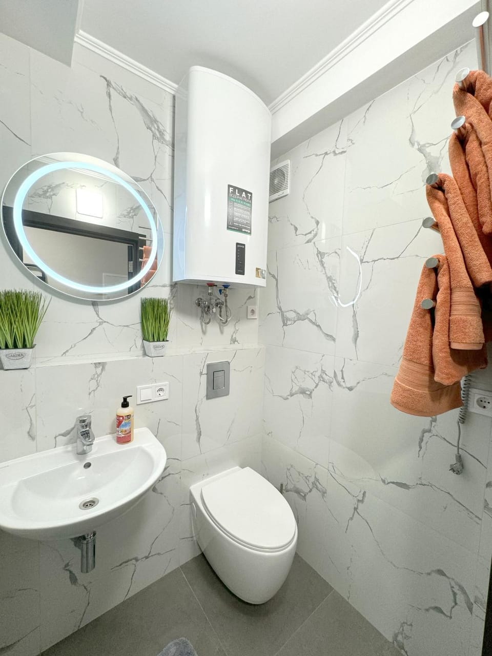 Shower, Toilet, Bathroom, towels