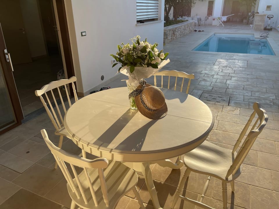 Patio, Dining area, Swimming pool
