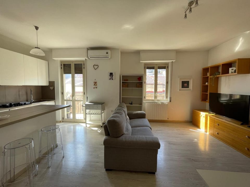 TV and multimedia, Kitchen or kitchenette, Living room, Seating area, Dining area, air conditioner