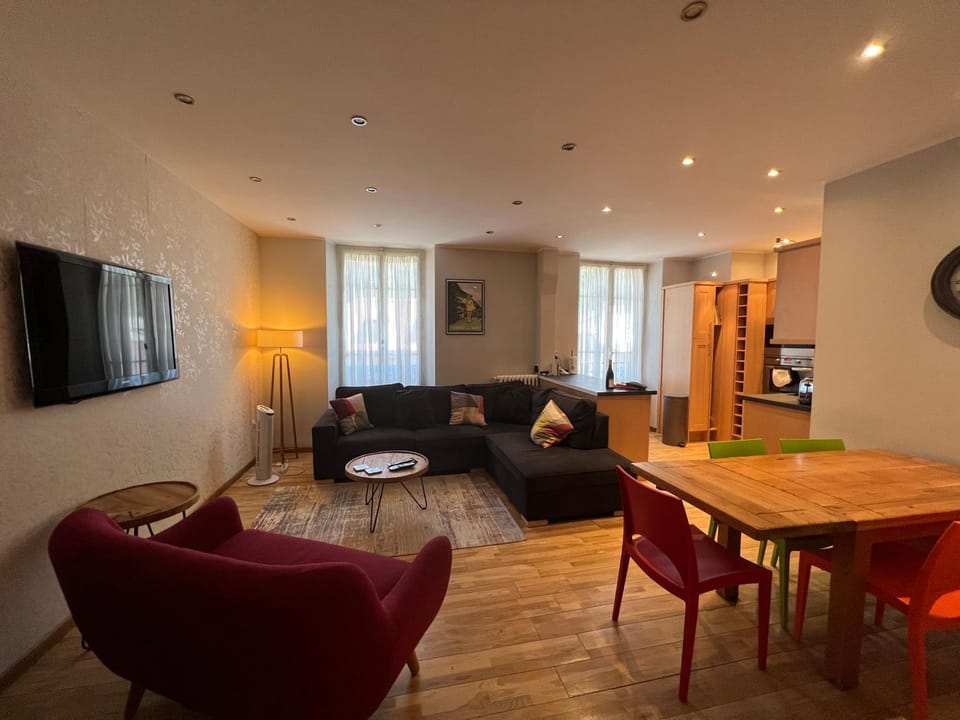 Living room, Dining area