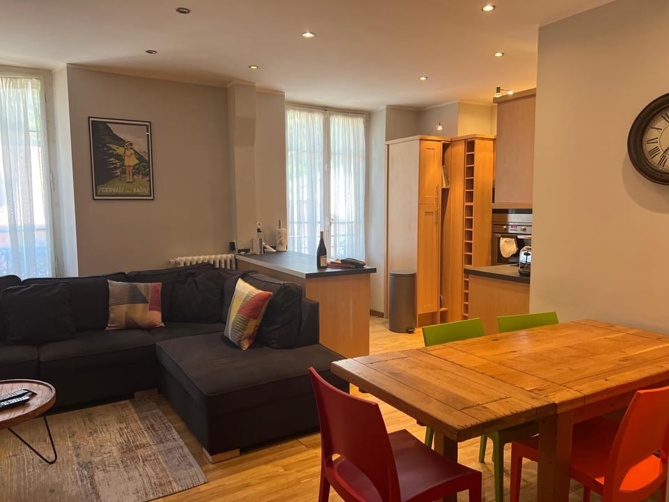 Kitchen or kitchenette, Living room, Dining area