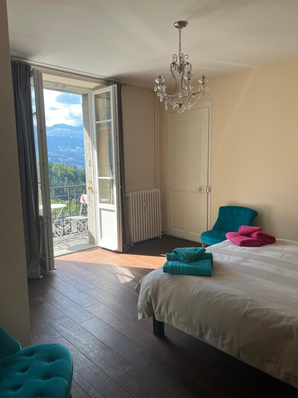 onlysaintg - Apartment Bernadette Spacious 4 bedrooms Great views, 120 m2 Only 500m from the centre and ski lift GREAT YEAR ROUND Apartment in Saint-Gervais-Bains