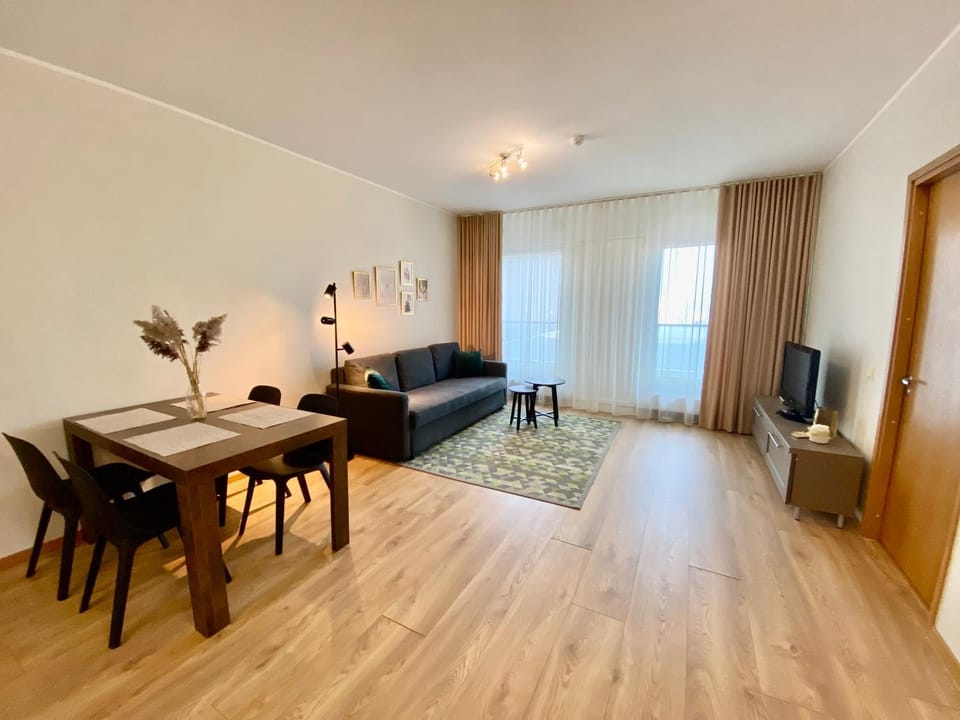 TV and multimedia, Living room, Photo of the whole room, Dining area