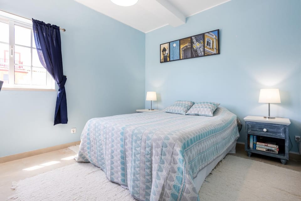 Newly renovated 2 bedroom townhouse - close to Salema Beach House in Faro District