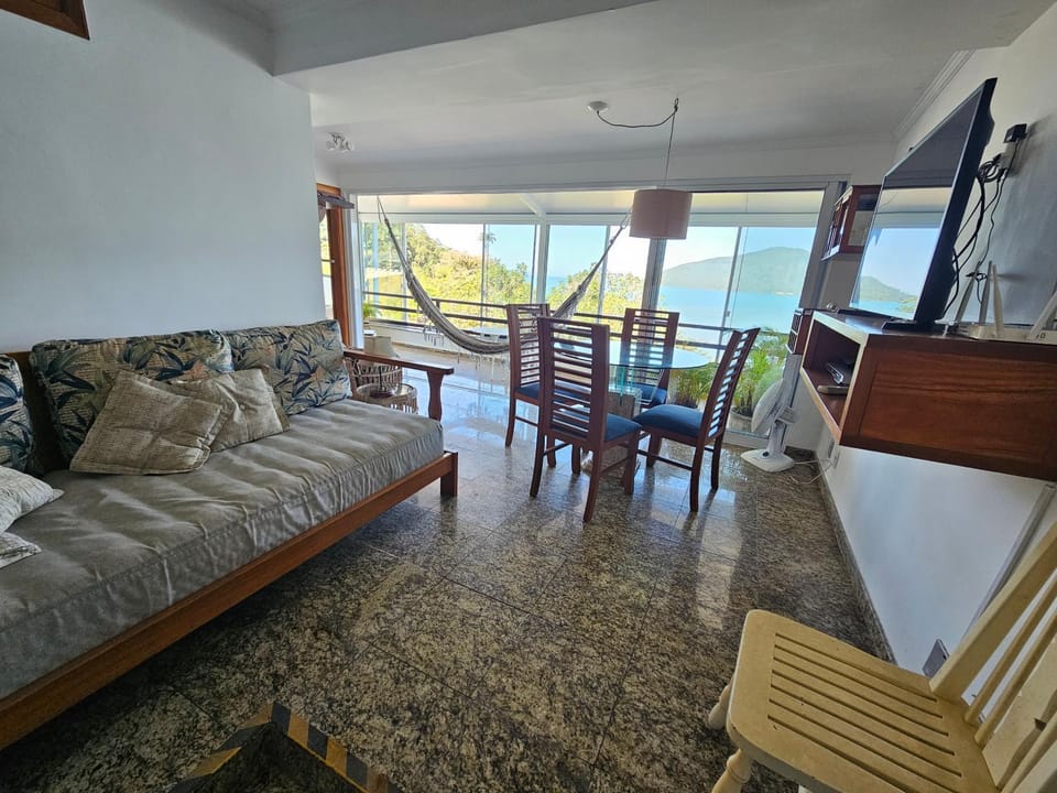 Frente pro MAR, linda VISTA, com piscina e 2 Suítes, no centro de Ubatuba, RECANTO 4 Apartment in Ubatuba