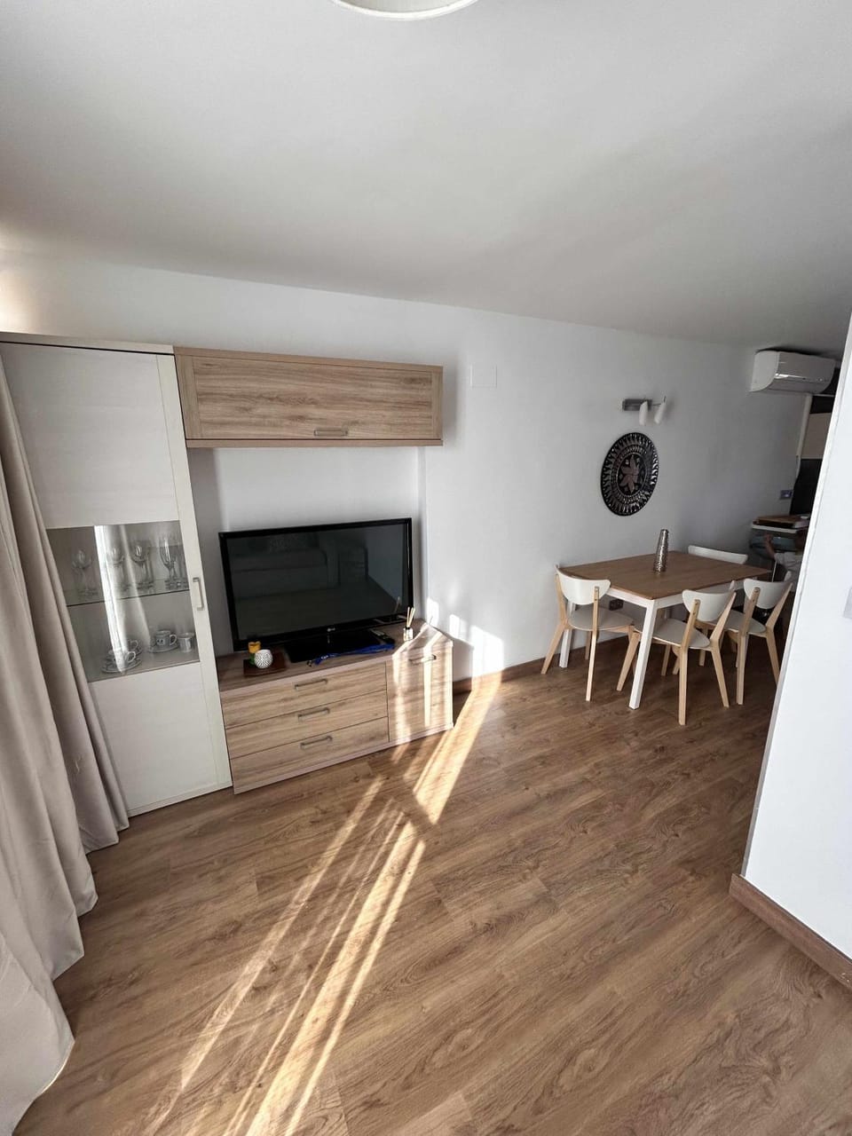 Communal lounge/ TV room, TV and multimedia, Living room, Seating area, Dining area, Evening entertainment
