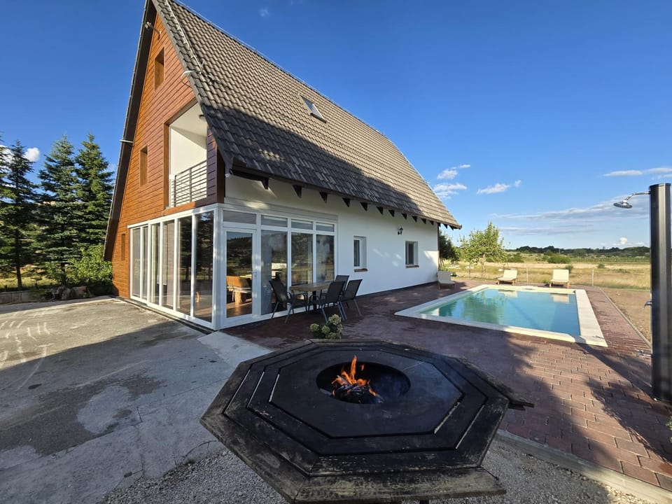 Villa Vucipolje Chalet in Split-Dalmatia County