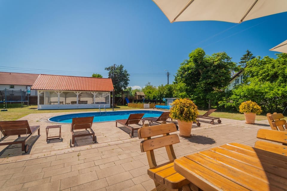 Swimming pool, Swimming pool