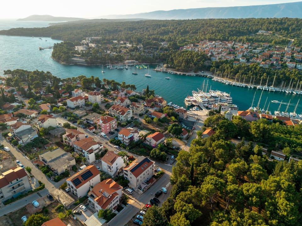 Neighbourhood, Natural landscape