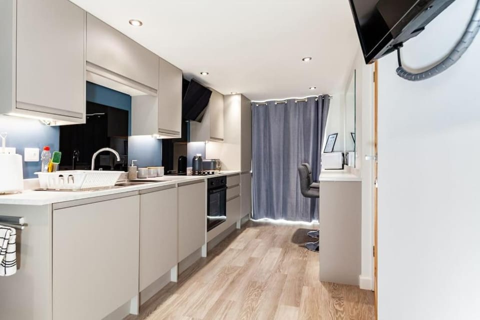 One bedroom apartment, Driveway, Bracknell Centre Apartment in Bracknell